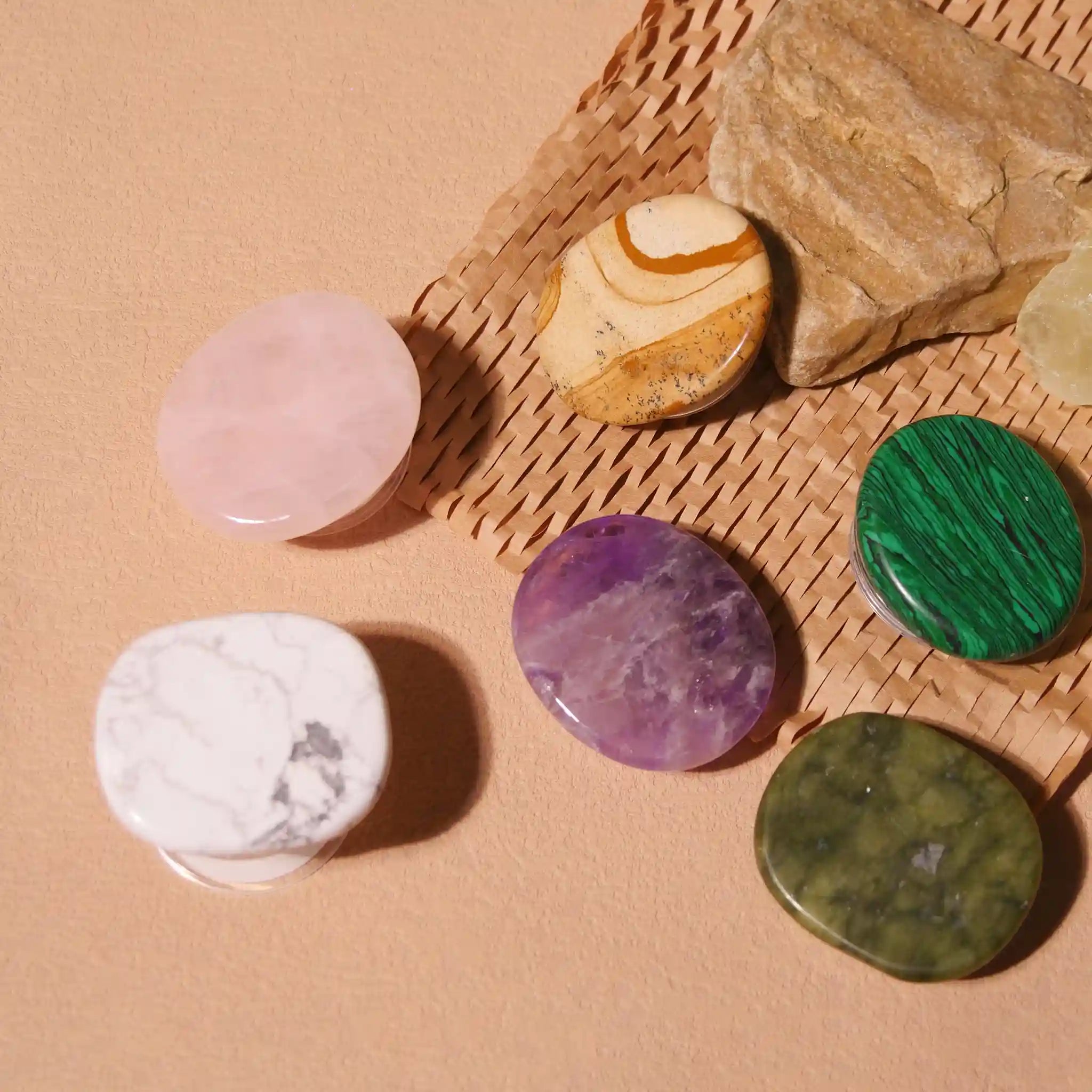 Carry_On_Luck_Phone_Stand_Sukoro_010