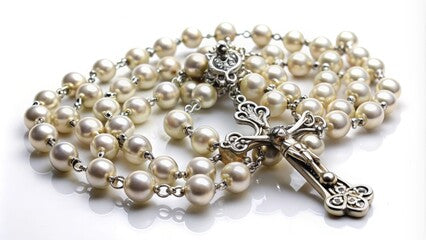 Pearl Cross Necklaces: Symbolizing Faith and Fashion_pic1