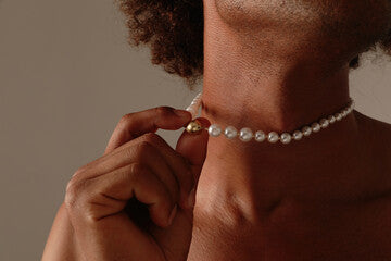 Breaking Stereotypes: Men Wearing Pearls_pic1