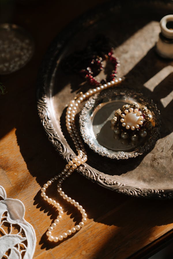 Breaking Stereotypes: Freshwater Pearls for the Modern Woman_pic1